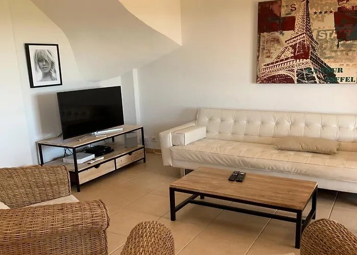 Family-friendly With Pool Nyaraló *